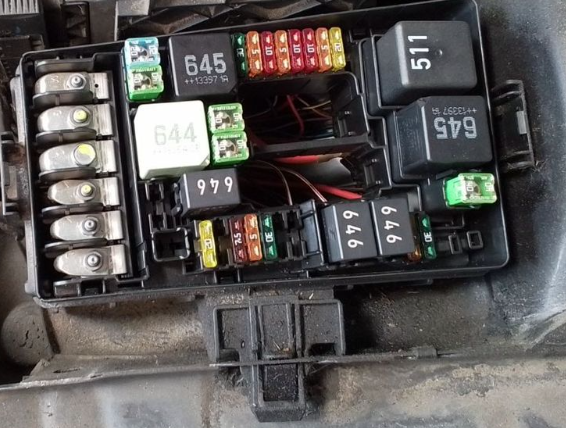 Boîte à fusibles Skoda Superb